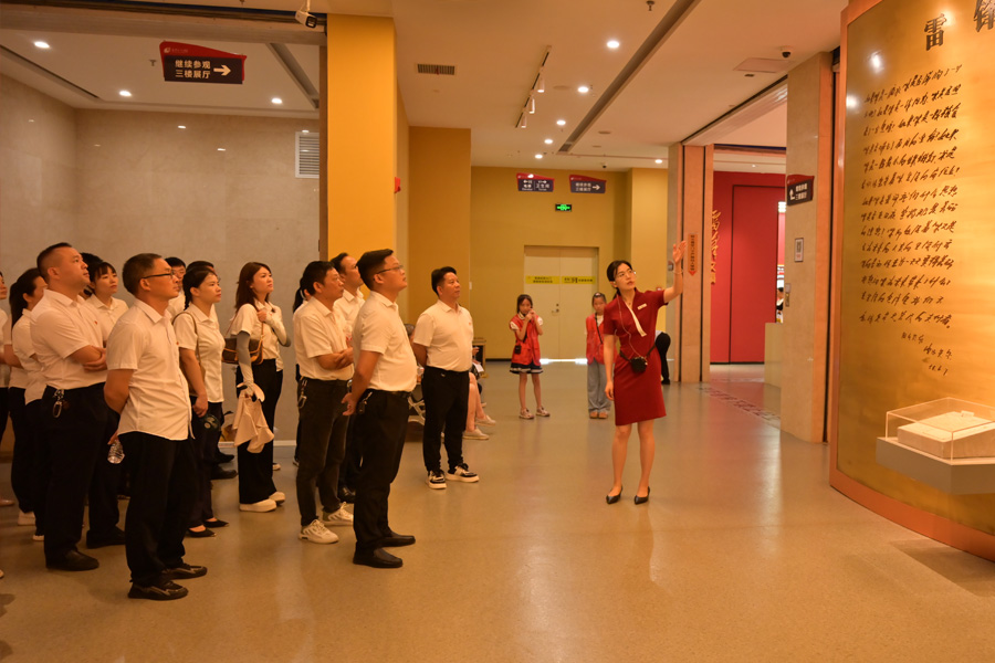 公司赴雷鋒紀(jì)念館開展 黨性教育實(shí)踐活動